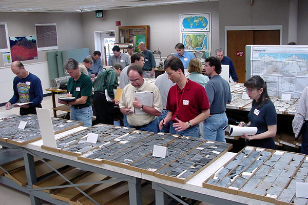 Discussion at the 2001 National Petroleum Reserve - Alaska Core Workshop. (Credit: Courtesy United States Geological Survey)