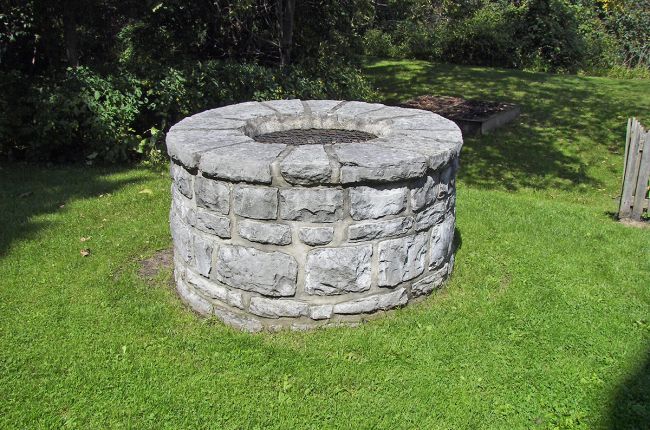 Water well in New York. Image Credit: Wikimedia Commons user Wknight94