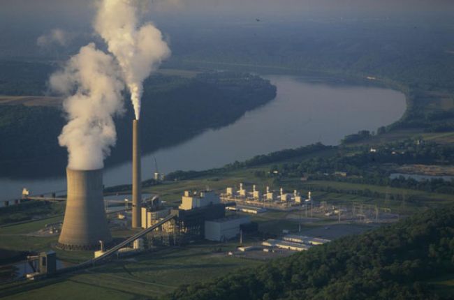 Coal-fired power plant at Westport, Kentucky. Image Copyright © Michael Collier