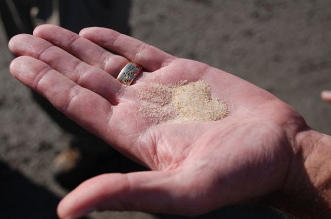 An example of frac sand, used in hydraulic fracturing. Image Credit: USGS/Photo by Bill Cunningham