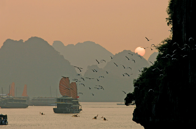 A Vietnamese Note of Two Hundred Thousand Shot Against the Limestone in Ha  Long Bay that is Printed in the Note Stock Photo - Image of halong, market:  123649000