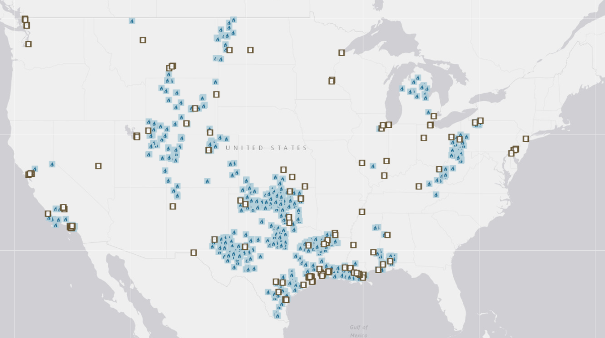 Oil refineries (open squares) and gas processing plants (blue) in the United States as of February 2018. Not shown: two refineries in Hawaii and five in Alaska. Image Credit: U.S. Energy Information Administration. Map of oil refineries and gas processing plants in the United States as of February 2018. Not shown: two refineries in Hawaii and five in Alaska. Image credit: U.S. Energy Information Administration.